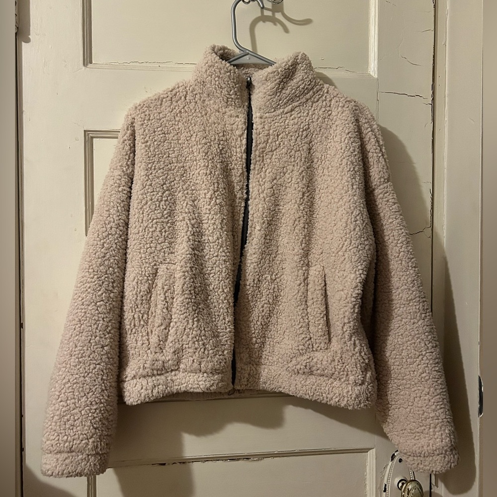 American Eagle Beige Sherpa Full Zip Cropped Jacket